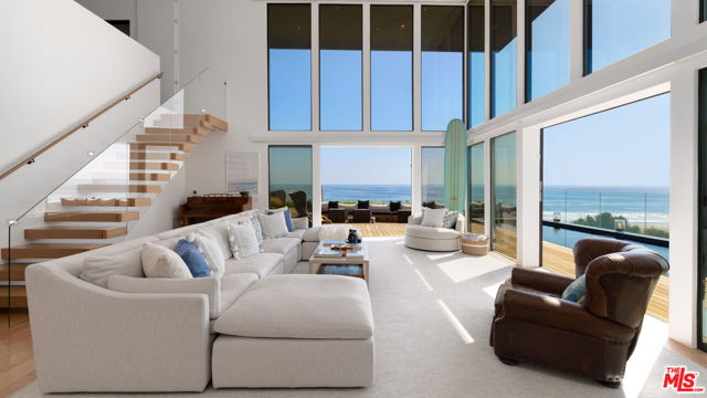 6463 Surfside Way, Malibu CA: https://media.crmls.org/mediaz/5a323be3-3550-4fa9-b269-60253693e75b.jpg