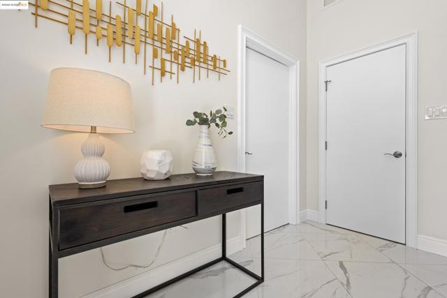 5915 Balboa Dr, Oakland CA: https://media.crmls.org/mediaz/5a328577-08c2-4fc6-8002-e7da613720ff.jpg