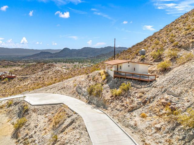 71105 Cholla Way, Palm Desert CA: https://media.crmls.org/mediaz/5a32d1f0-a0a8-4719-8558-924589e9e2f8.jpg