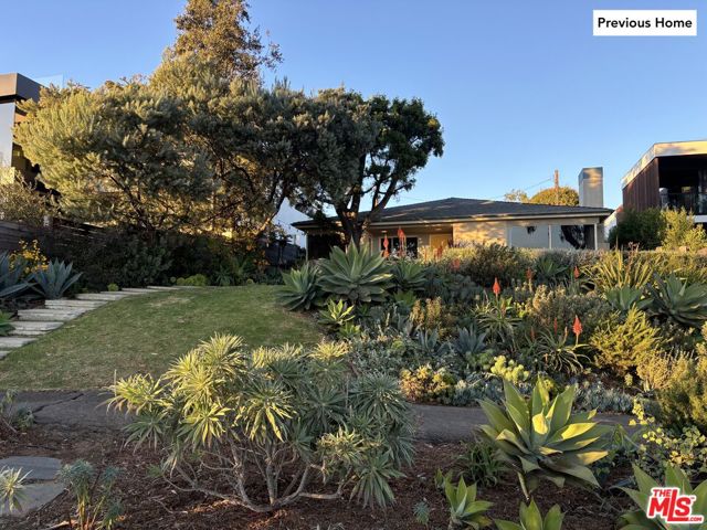 15419 Via De Las Olas, Pacific Palisades CA: https://media.crmls.org/mediaz/5a33624b-204d-452c-ba18-f8d4bccfefa2.jpg