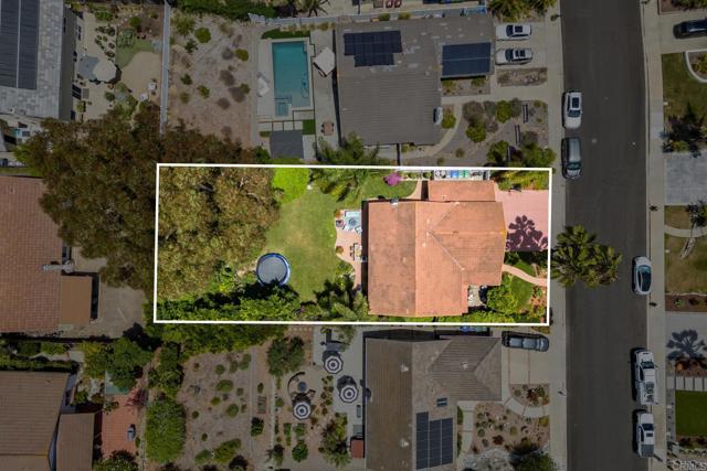 2702 Jacaranda Avenue, Carlsbad CA: https://media.crmls.org/mediaz/5a342e72-5bca-407d-86c7-7929af27e330.jpg