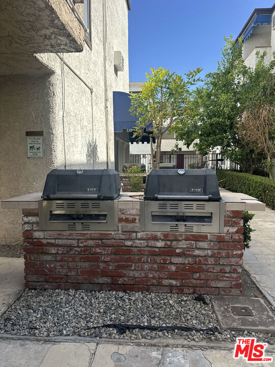 18530 Hatteras Street, Tarzana CA: https://media.crmls.org/mediaz/5a3432af-8256-4282-9069-d4fe5e79db61.jpg