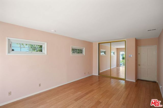 2534 Wellesley Avenue, Los Angeles CA: https://media.crmls.org/mediaz/5a347dce-63bb-4122-a30a-5c33c77331c8.jpg