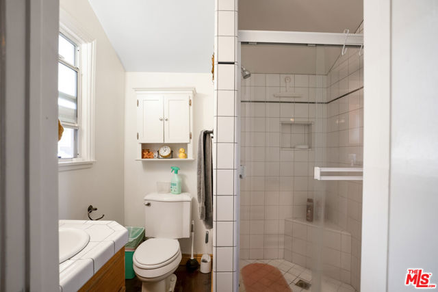 4141 Eileen Street, Simi Valley CA: https://media.crmls.org/mediaz/5a34c895-8ec0-472d-9814-f5a0de15e45b.jpg