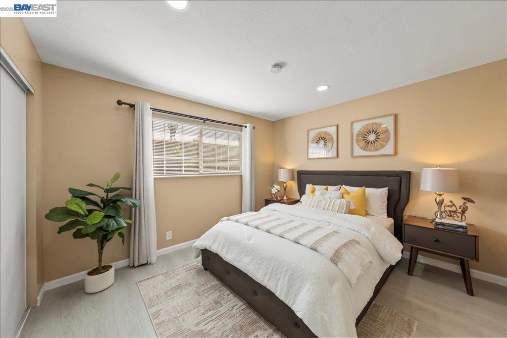 https://media.crmls.org/mediaz/5a34f0af-a84b-4e09-a2d9-e1a10ede8ad2.jpg?preset=X-Large