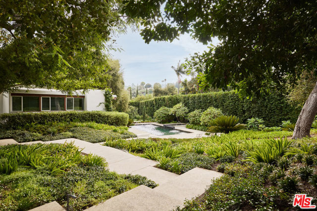 3970 Archdale Road, Encino CA: https://media.crmls.org/mediaz/5a358d3f-6f65-4cb7-8964-f4c6f94cd44f.jpg