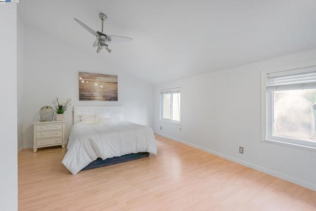208 Siskiyou Ct, Walnut Creek CA: https://media.crmls.org/mediaz/5a359bb5-3100-48d1-935c-edd355276504.jpg
