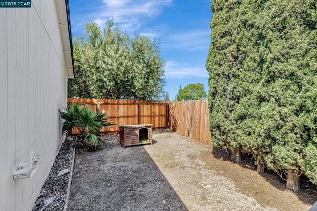 1771 Schooner Way, Pittsburg CA: https://media.crmls.org/mediaz/5a3677b7-c62b-48d1-9985-32570efa1b49.jpg
