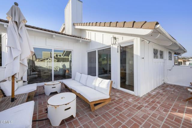 999 Waterbury Lane, Ventura CA: https://media.crmls.org/mediaz/5a36af92-88ad-48f3-9aa5-8003cb41276b.jpg