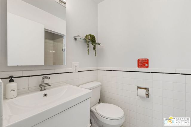 547 N Sunrise Way, Palm Springs CA: https://media.crmls.org/mediaz/5a36e283-23e2-453c-9f7d-2a5a9a4831b2.jpg