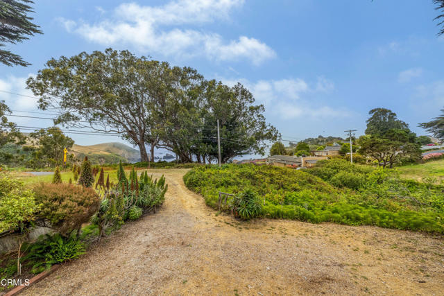 3781 N Highway 1, Albion CA: https://media.crmls.org/mediaz/5a372a5f-d745-46d1-a0b1-bba7a9a3eac2.jpg