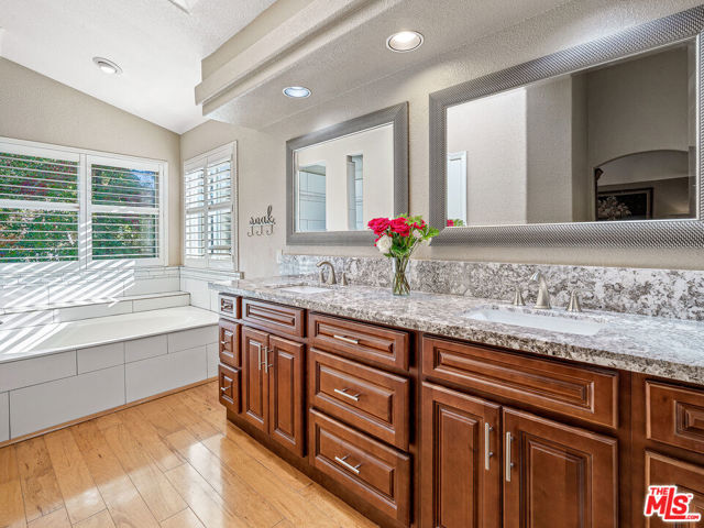 MLS #25598677 image #23