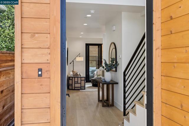 1270 64th St, Emeryville CA: https://media.crmls.org/mediaz/5a387db0-3c74-4ca3-87d3-a8ceb26a1e81.jpg