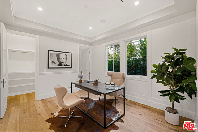 813 N Spaulding Avenue, Los Angeles CA: https://media.crmls.org/mediaz/5a388d1d-d827-49cd-86a4-ad846cf3d331.jpg