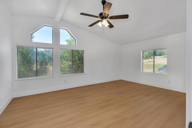 4028 Dawn Road, Mariposa CA: https://media.crmls.org/mediaz/5a38c81c-e5f9-4998-a926-e26f0a788452.jpg