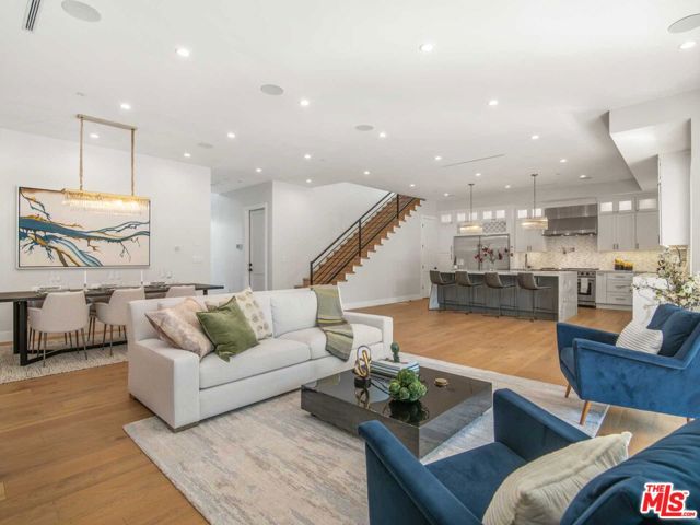 5821 Wilkinson Avenue photo 4
