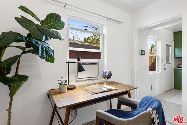 1205 Appleton Way, Venice CA: https://media.crmls.org/mediaz/5a390916-4f09-4722-8c0f-9e7e0163d6c9.jpg