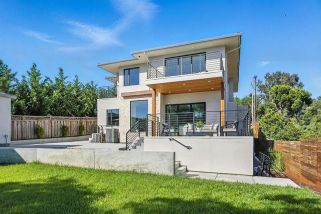 1127 Hillslope Place, Los Altos CA: https://media.crmls.org/mediaz/5a391a8a-a94b-41a0-bf49-a51b7f1609eb.jpg