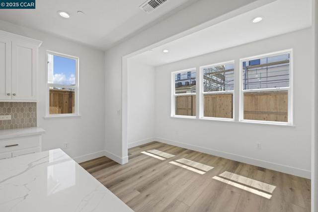 8121 Vessel Way, Sacramento CA: https://media.crmls.org/mediaz/5a399322-67f0-4cc7-8609-ffbb1ef6a8e2.jpg