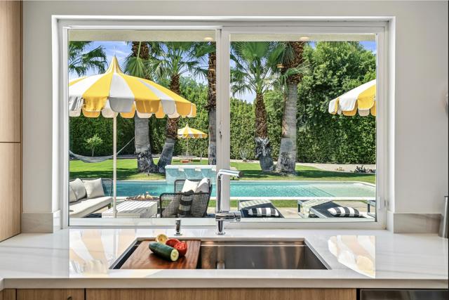 165 S Avenida Elenora, Palm Springs, CA 92262