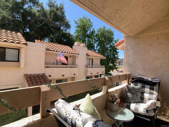 12553 Mapleview Street, Lakeside CA: https://media.crmls.org/mediaz/5a39cea0-ff3a-43f5-8a44-ca754e5099e8.jpg