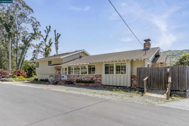 6180 HILLSIDE DRIVE, El Sobrante CA: https://media.crmls.org/mediaz/5a39e8bf-9542-437c-9e58-20c07a4fa22f.jpg