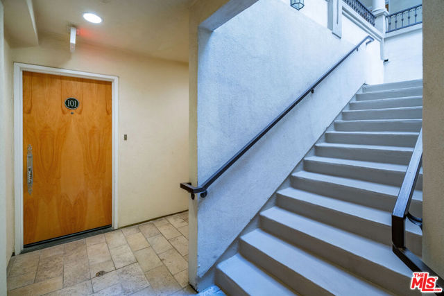 118 S Clark Drive, West Hollywood CA: https://media.crmls.org/mediaz/5a3a7099-5a0f-4705-a453-682ac98c9740.jpg
