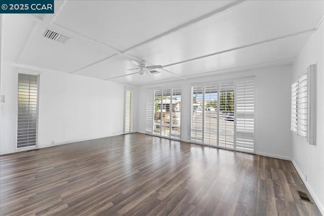100 Welcome Ave, Concord CA: https://media.crmls.org/mediaz/5a3a9777-4173-4b18-941f-5957667ccca9.jpg