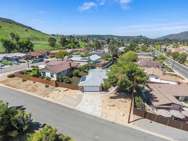 12710 Montauk St, Poway CA: https://media.crmls.org/mediaz/5a3b668d-94d9-4f22-b799-ca2421a320e1.jpg