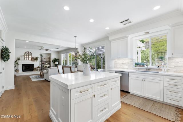 3306 Rising Star Avenue, Simi Valley CA: https://media.crmls.org/mediaz/5a3b9fed-c0ed-450b-8f09-5d932216ab25.jpg