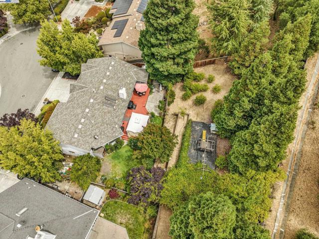 22 Cobblestone Ct, San Ramon CA: https://media.crmls.org/mediaz/5a3bf442-8b79-4f26-b2c5-ca3981558964.jpg