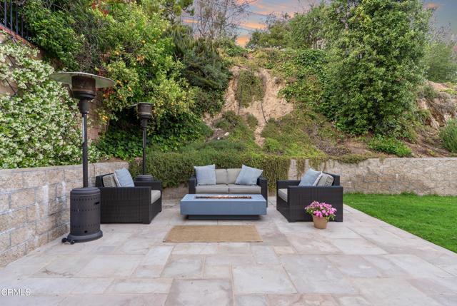519 Paulette Place, La Canada Flintridge CA: https://media.crmls.org/mediaz/5a3c0fe6-995f-4880-8c35-46440a4b9d58.jpg