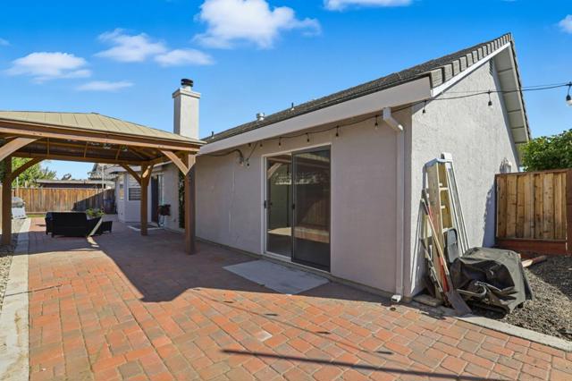 1680 El Camino De Vida, Hollister CA: https://media.crmls.org/mediaz/5a3c1901-bdff-4b3c-83bc-f3e0dae88b65.jpg