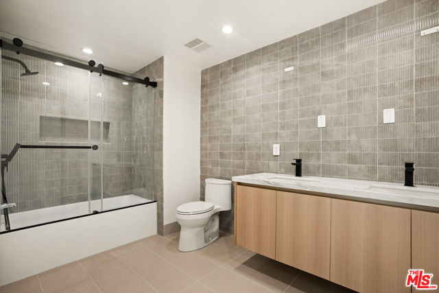 1414 S Beverly Drive Drive, Los Angeles CA: https://media.crmls.org/mediaz/5a3c42b7-71b0-4477-9fcf-515b5dc15dcf.jpg