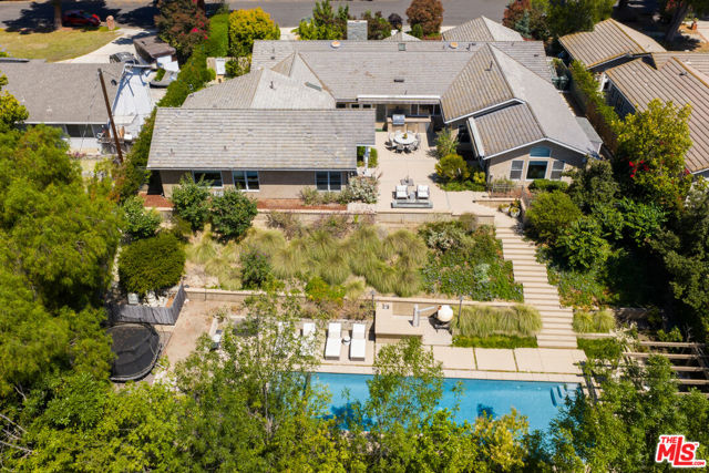 1009 Jeannette Avenue, Thousand Oaks CA: https://media.crmls.org/mediaz/5a3cfb5d-8cdb-454e-99ea-b6c0f1822e52.jpg