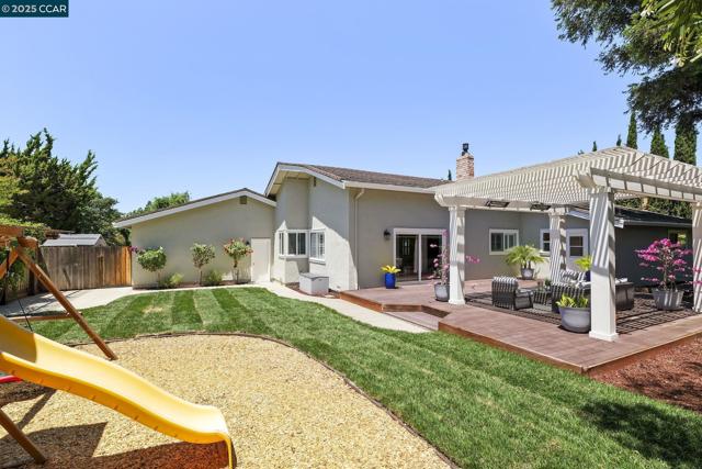 1140 Jamie Dr, Concord CA: https://media.crmls.org/mediaz/5a3d085e-050c-4633-a434-2496b349d26d.jpg