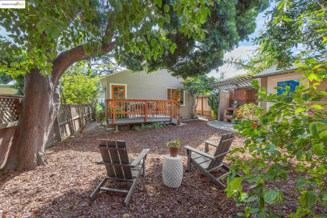 5318 Fleming Avenue, Oakland CA: https://media.crmls.org/mediaz/5a3d3ee5-b42d-42f0-ba81-b09a58900cd1.jpg