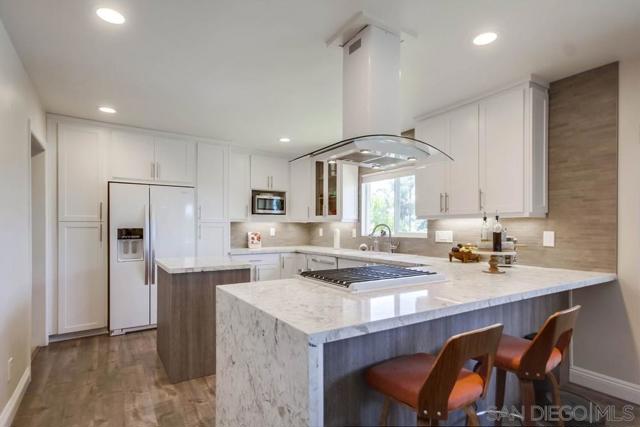 7832 Cinnabar Dr, La Mesa CA: https://media.crmls.org/mediaz/5a3da878-119f-48f0-be8a-0476d412af83.jpg