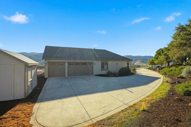 979 Via Rodriguez, San Juan Bautista CA: https://media.crmls.org/mediaz/5a3e3096-6f92-4f58-9db9-f8029cef946f.jpg