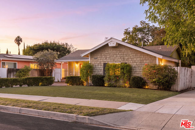 22251 Kittridge Street photo 25
