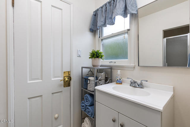 250 S Berkeley Avenue, Pasadena CA: https://media.crmls.org/mediaz/5a3f4e79-e62d-44fc-a48c-7a943e5ae166.jpg