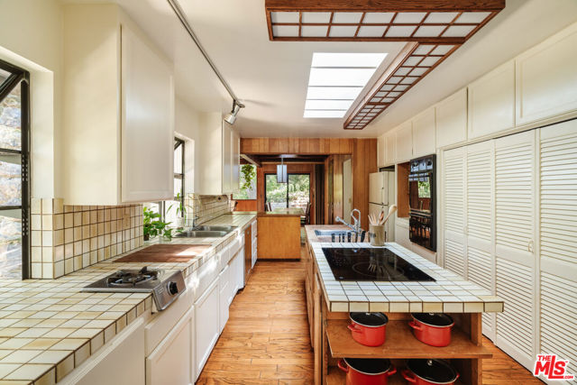 1289 Old Topanga Canyon Road, Topanga CA: https://media.crmls.org/mediaz/5a3ff892-a584-439d-9c6a-b6d4a83e1000.jpg