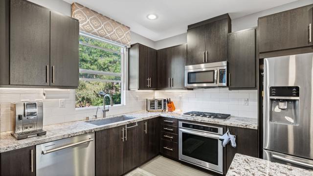 Detail Gallery Image 6 of 39 For 7810 Inception Way, San Diego,  CA 92108 - 3 Beds | 3/1 Baths