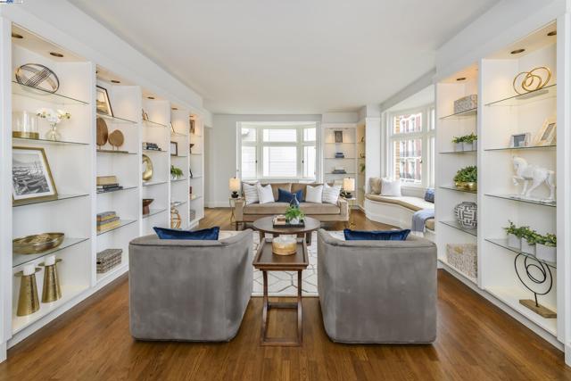 850 POWELL STREET, San Francisco CA: https://media.crmls.org/mediaz/5a40687c-10d1-4ba9-b039-0794121a005e.jpg