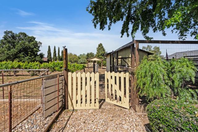 220 Holliday Drive, Hollister CA: https://media.crmls.org/mediaz/5a40a697-aefe-4cec-b4dc-2e7e8eed5649.jpg