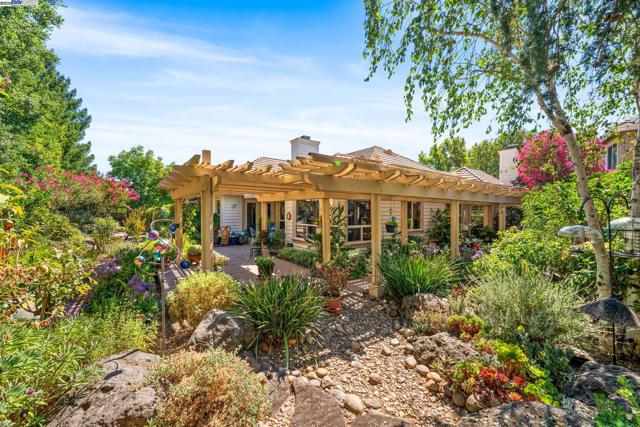 444 Cabonia Ct, Pleasanton CA: https://media.crmls.org/mediaz/5a411506-194f-4648-b51b-afffdeb363fd.jpg