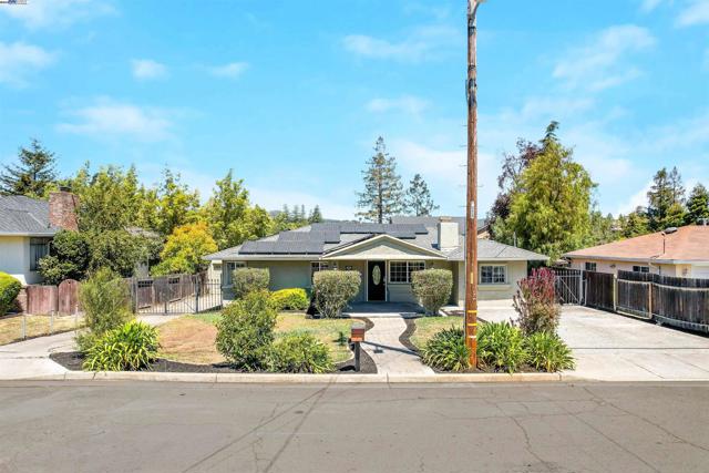 17526 Parker Rd, Castro Valley CA: https://media.crmls.org/mediaz/5a412e34-d294-4e5a-bd3b-ed96b9d94b1f.jpg