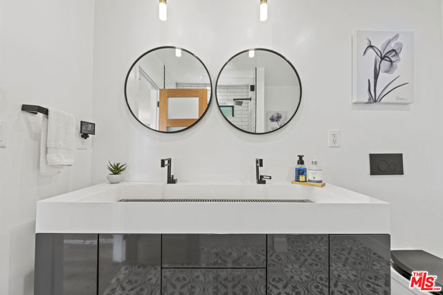 7308 Pacific View Drive, Los Angeles CA: https://media.crmls.org/mediaz/5a414083-f8aa-4b5c-9a6b-b2e13a0956b2.jpg