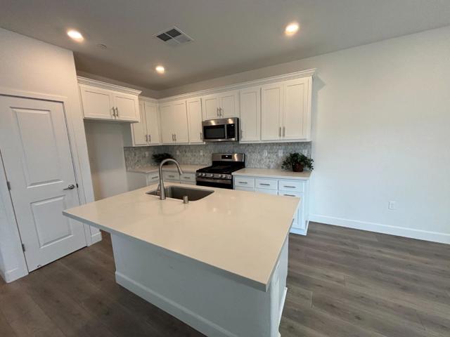 61 Brook Lane, Pittsburg CA: https://media.crmls.org/mediaz/5a417d96-daaf-40e3-b9f1-c245aa4f5ff4.jpg