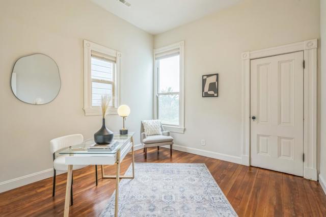 696 29th Street, Oakland CA: https://media.crmls.org/mediaz/5a41adfd-9666-4e6f-8791-86694f262ce3.jpg